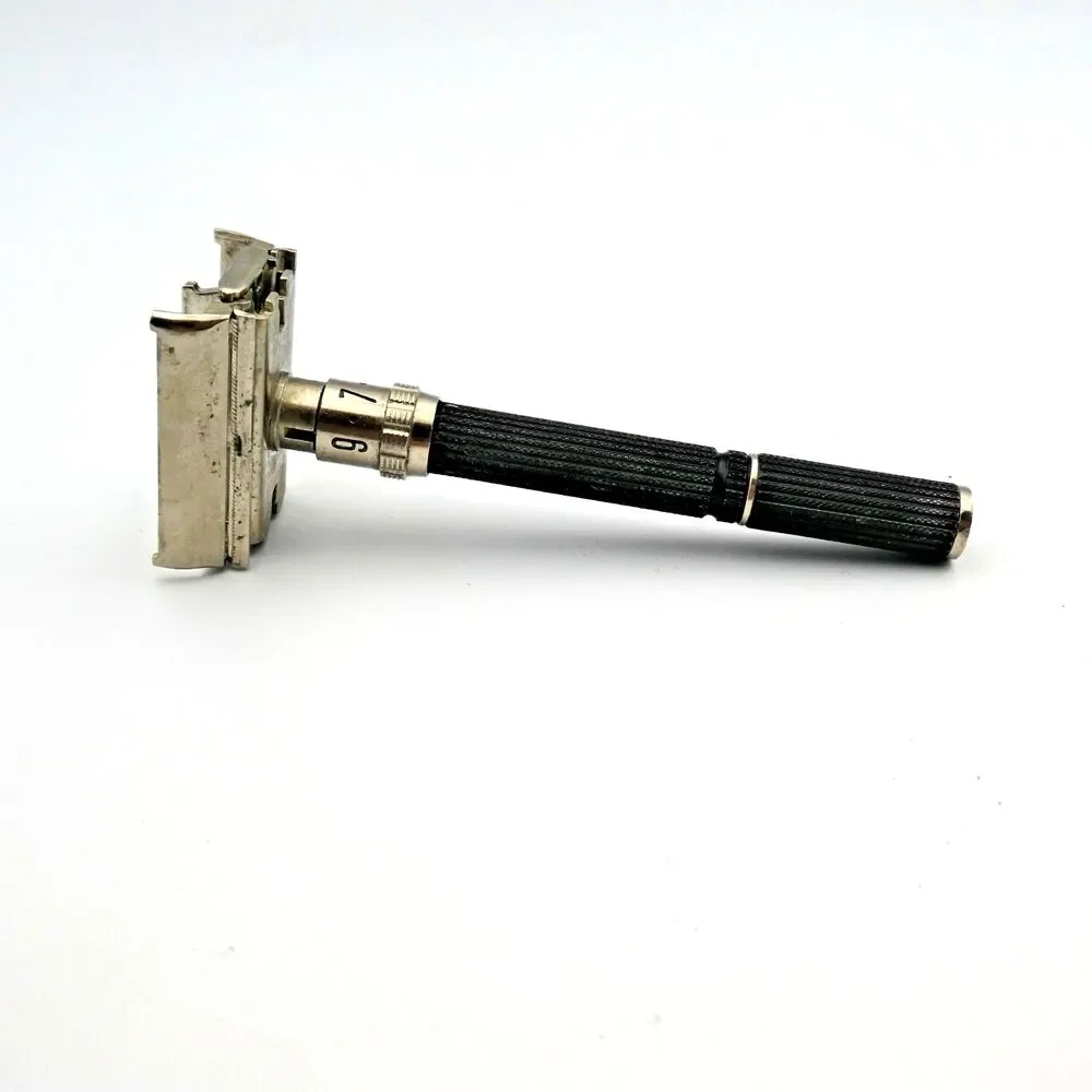 Vintage 1970 Gillette P2 Black Beauty Super Adjustable 109 Safety Razor TTO